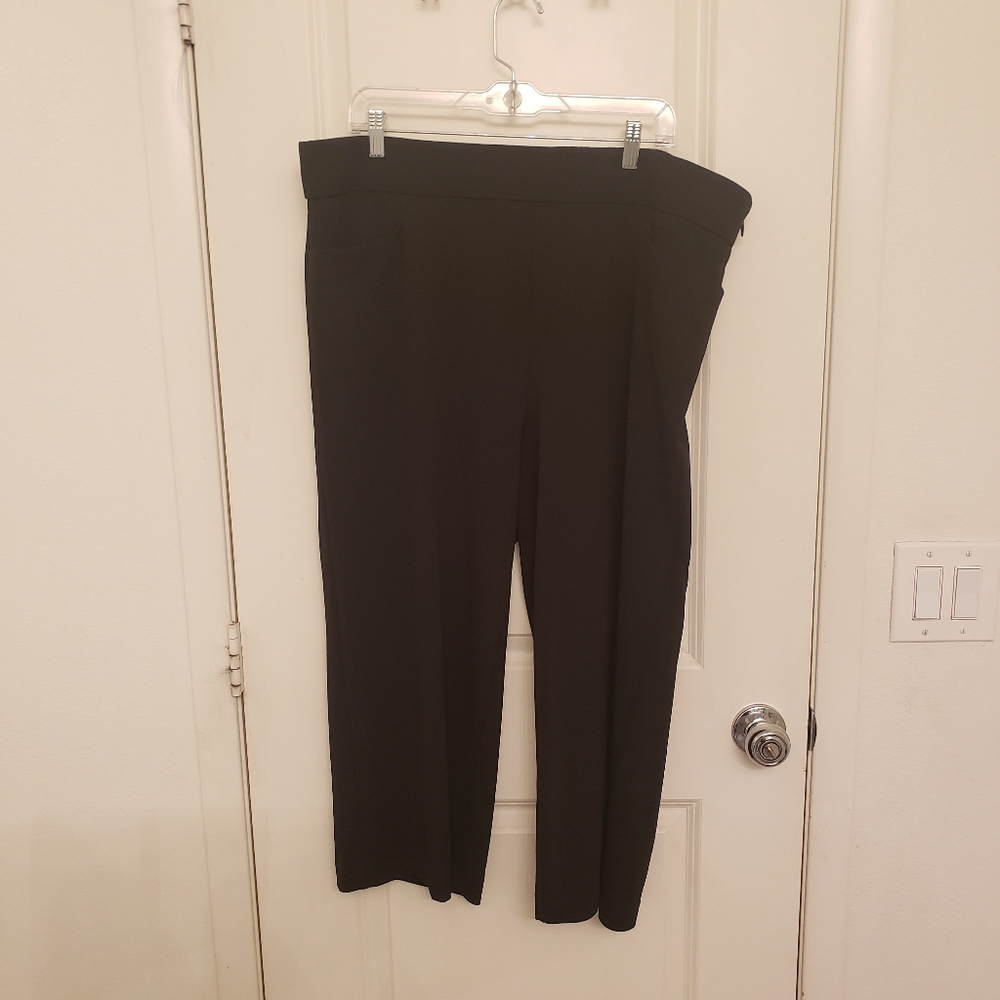 Torrid Black Sz 18 Dress Capri Pants NWT